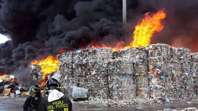 Incendio sito stoccaggio Caivano